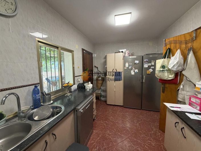 Image No.14-4 Bed Property for sale
