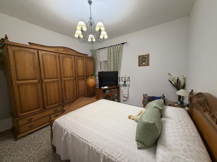 Image No.16-4 Bed Property for sale