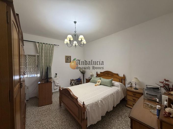 Image No.17-4 Bed Property for sale