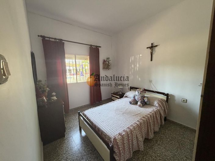 Image No.19-4 Bed Property for sale