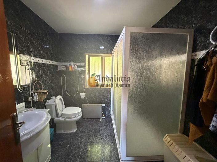 Image No.21-4 Bed Property for sale