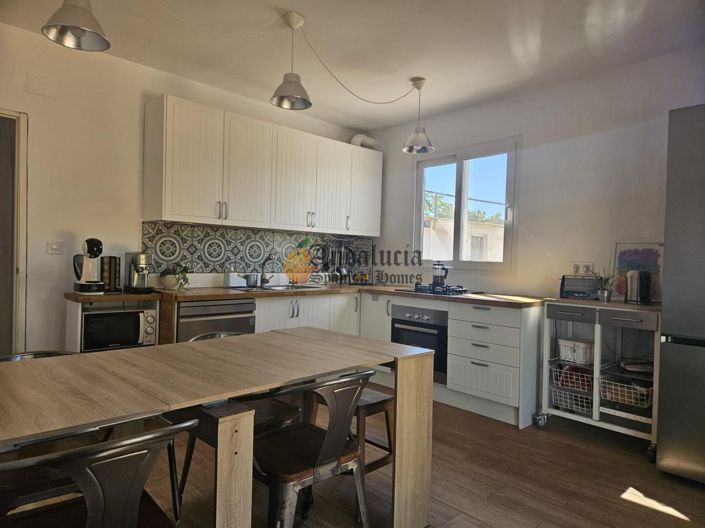Image No.17-3 Bed Property for sale