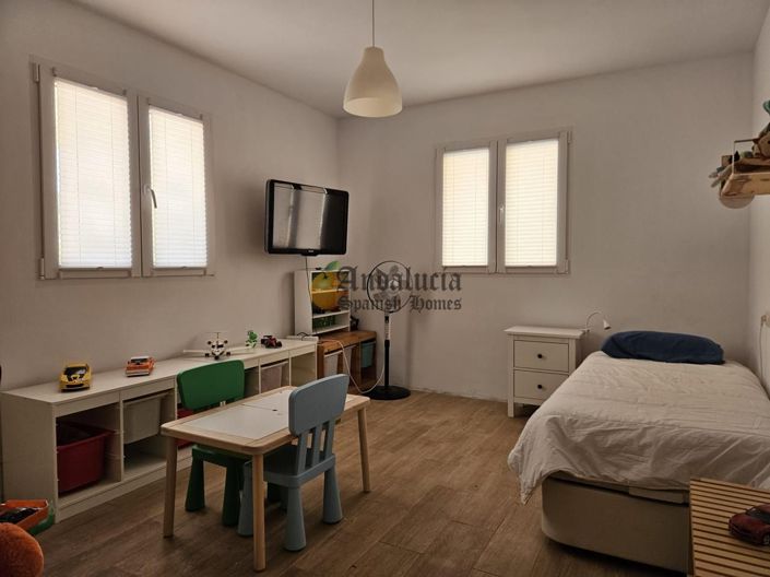 Image No.23-3 Bed Property for sale