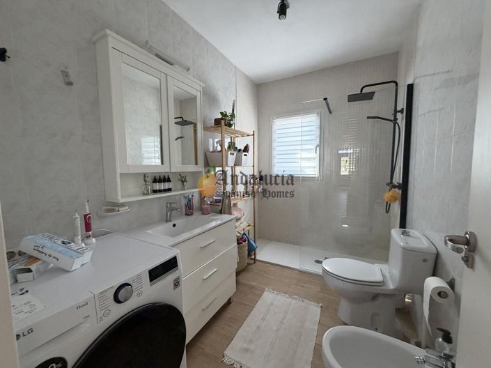 Image No.25-3 Bed Property for sale