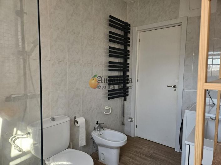 Image No.27-3 Bed Property for sale