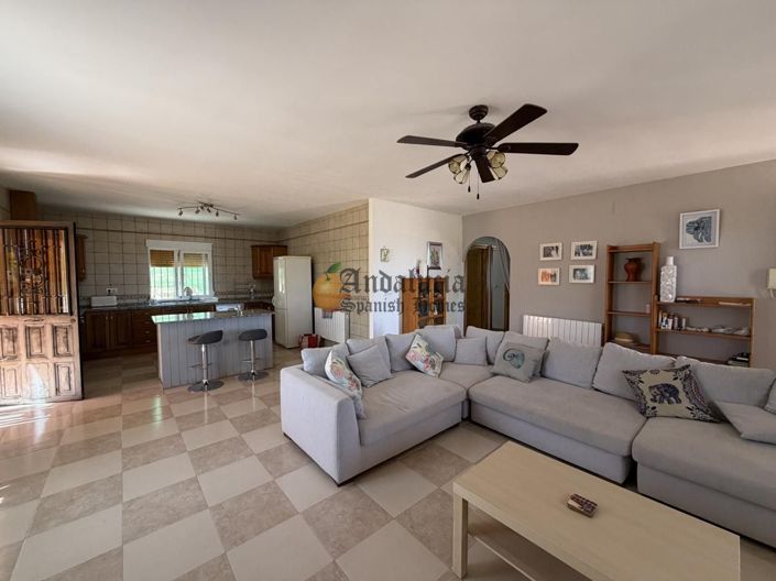 Image No.10-4 Bed Property for sale