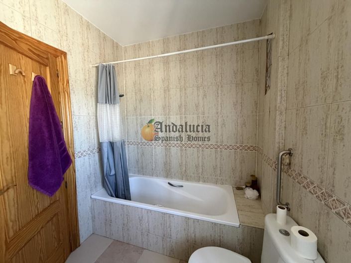 Image No.19-4 Bed Property for sale
