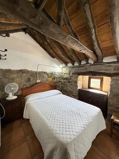 Image No.10-6 Bed Property for sale