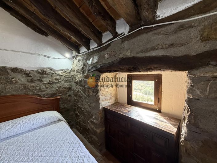 Image No.13-6 Bed Property for sale