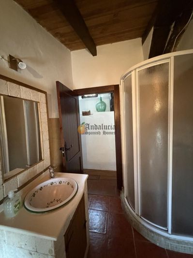 Image No.16-6 Bed Property for sale