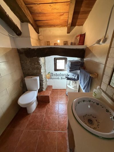 Image No.17-6 Bed Property for sale