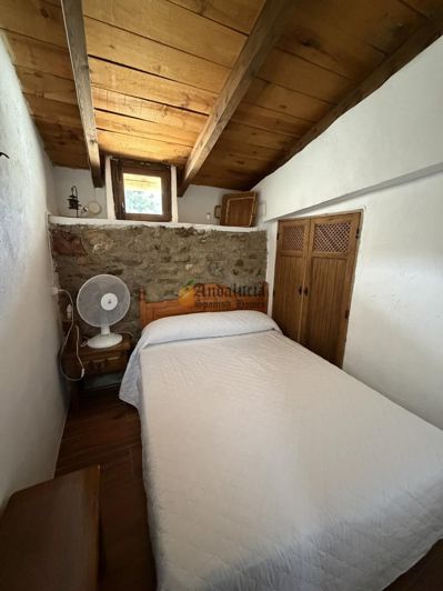 Image No.19-6 Bed Property for sale