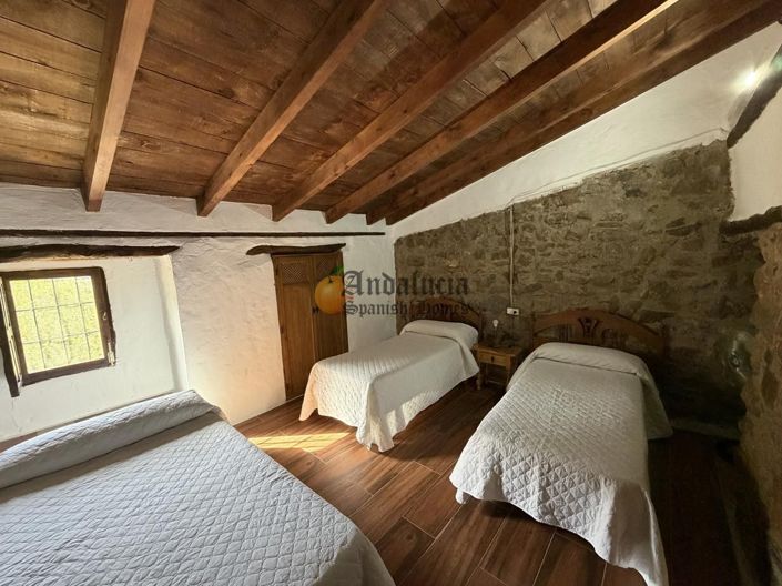 Image No.21-6 Bed Property for sale