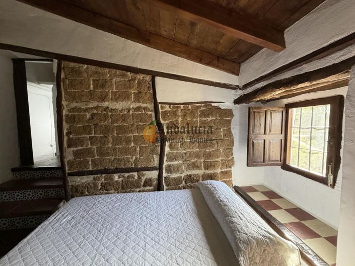 Image No.23-6 Bed Property for sale