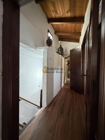Image No.25-6 Bed Property for sale