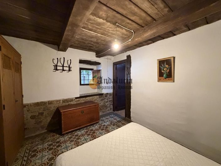 Image No.27-6 Bed Property for sale