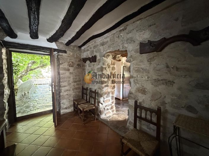 Image No.32-6 Bed Property for sale