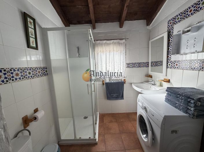 Image No.33-6 Bed Property for sale