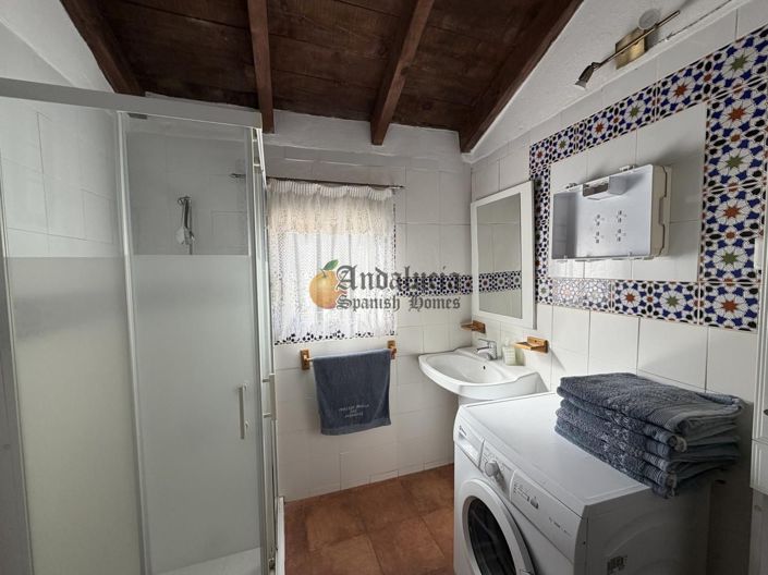 Image No.34-6 Bed Property for sale