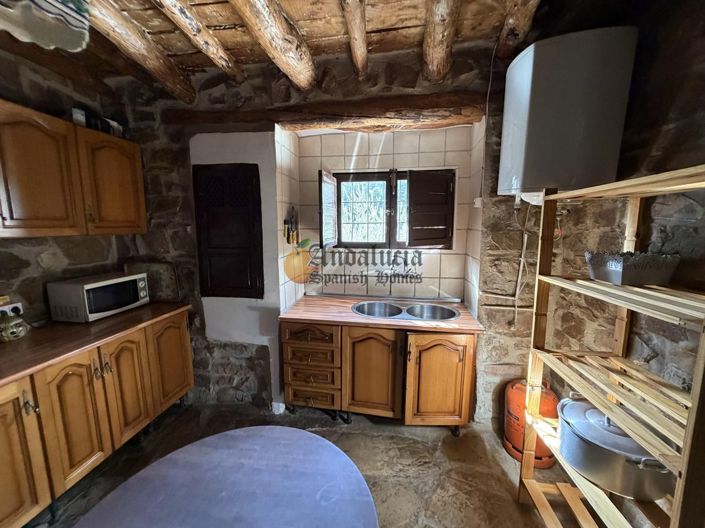 Image No.37-6 Bed Property for sale