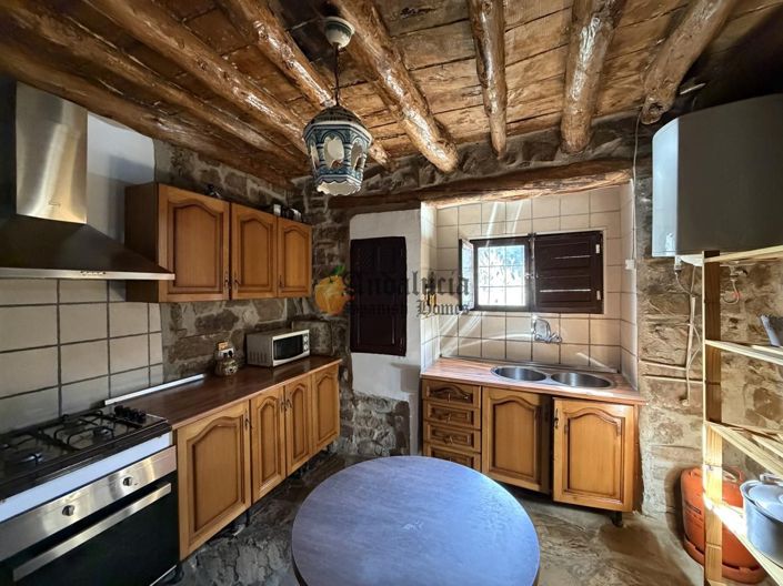 Image No.38-6 Bed Property for sale