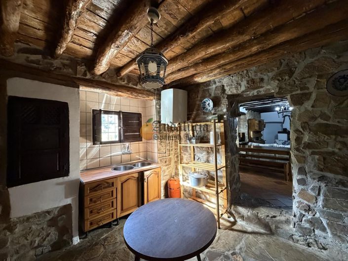 Image No.40-6 Bed Property for sale