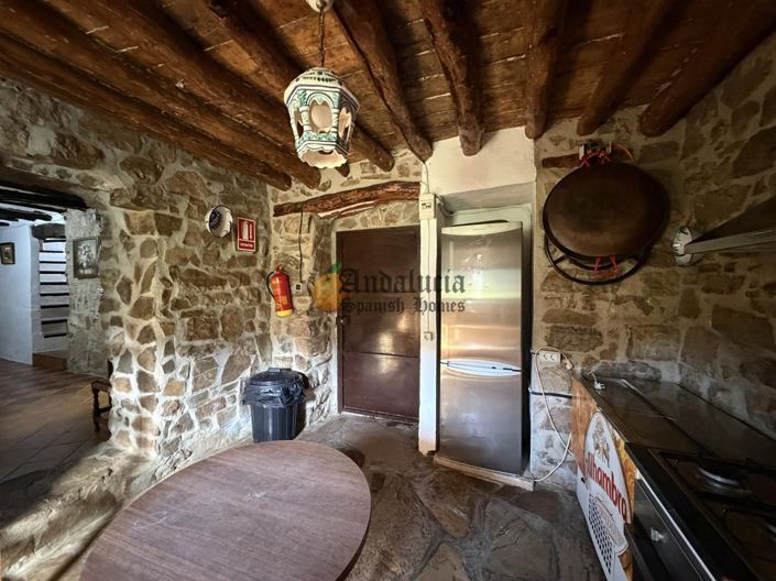 Image No.42-6 Bed Property for sale