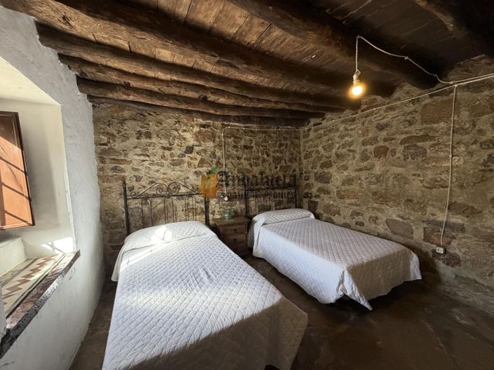 Image No.45-6 Bed Property for sale