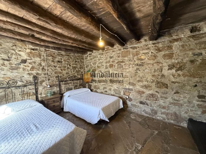 Image No.46-6 Bed Property for sale