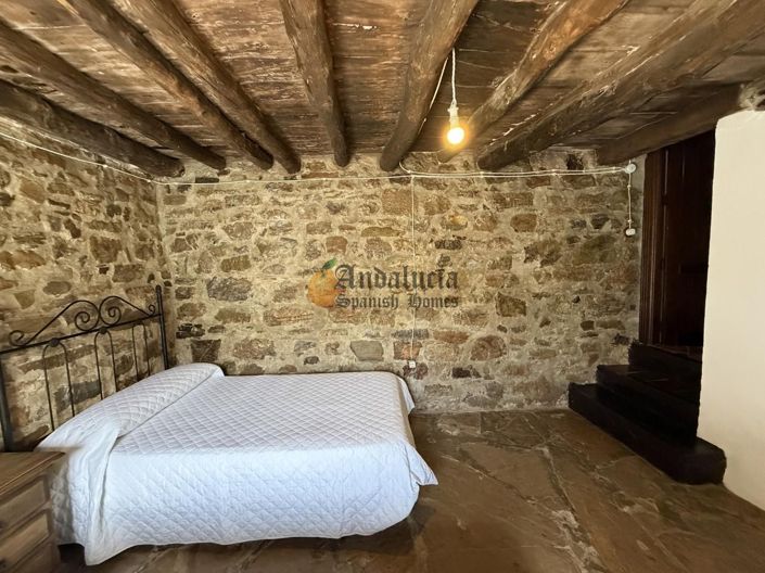 Image No.47-6 Bed Property for sale
