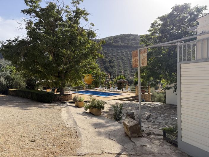 Image No.60-6 Bed Property for sale
