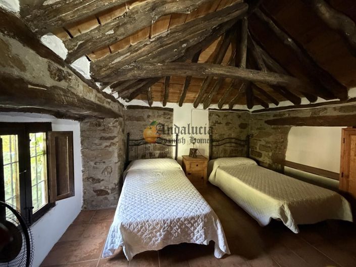 Image No.9-6 Bed Property for sale