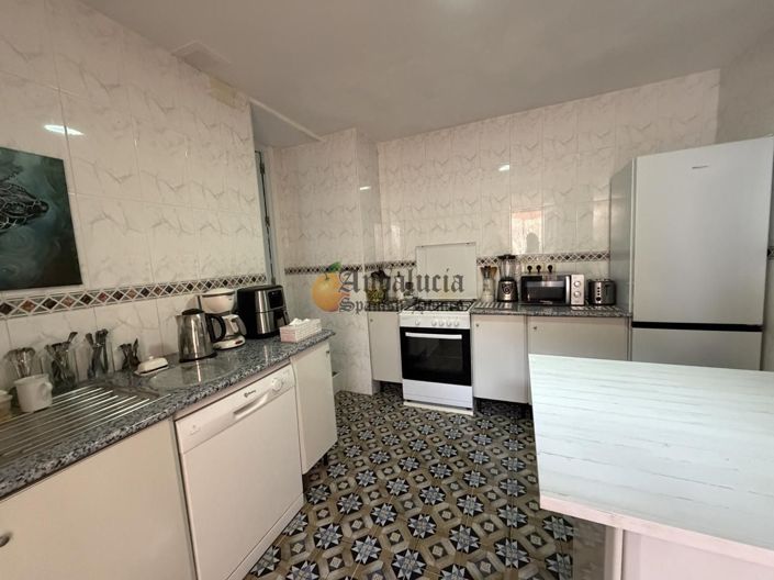 Image No.15-3 Bed Property for sale