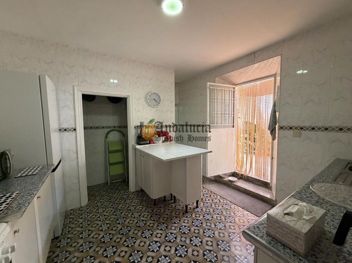 Image No.17-3 Bed Property for sale