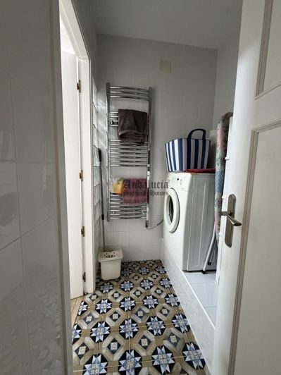 Image No.19-3 Bed Property for sale