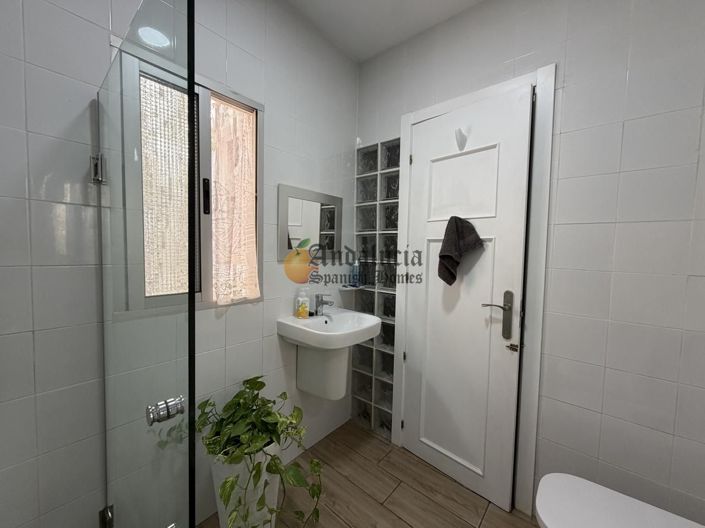 Image No.21-3 Bed Property for sale