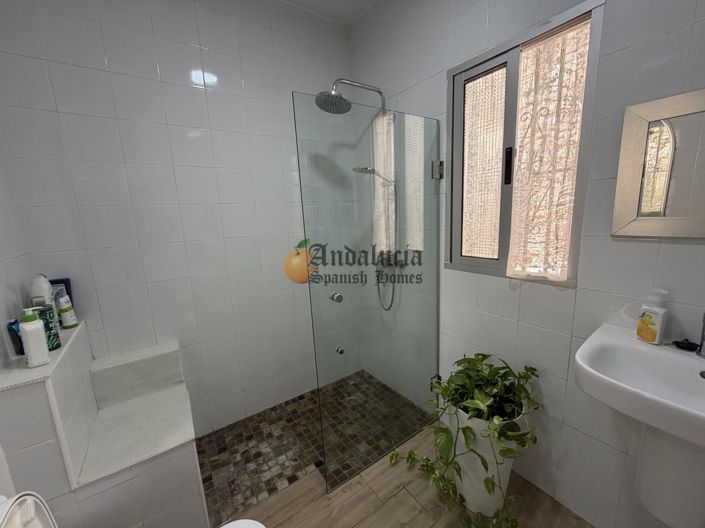 Image No.22-3 Bed Property for sale