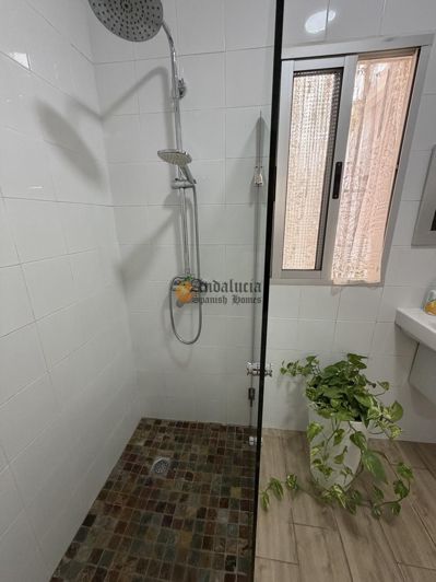 Image No.24-3 Bed Property for sale