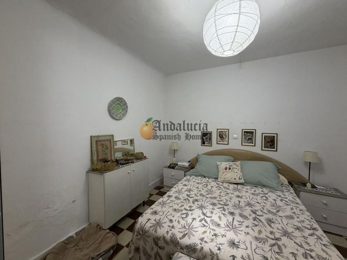 Image No.26-3 Bed Property for sale
