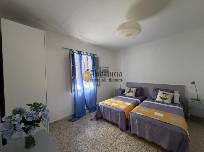 Image No.27-3 Bed Property for sale