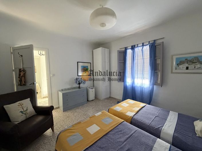 Image No.28-3 Bed Property for sale