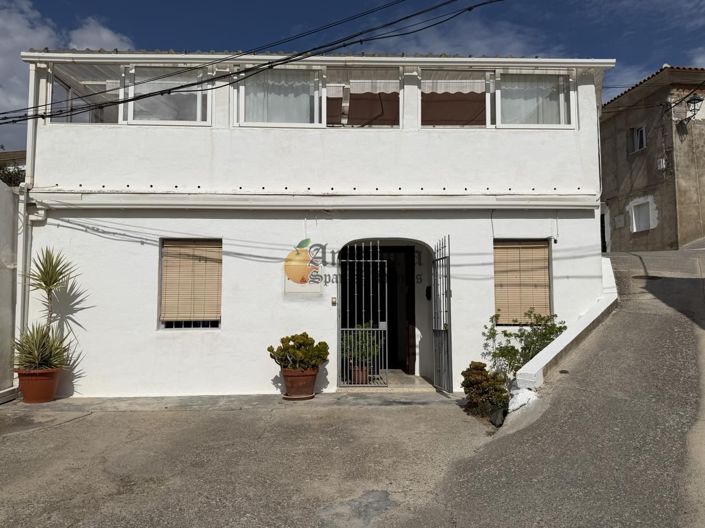Image No.3-3 Bed Property for sale
