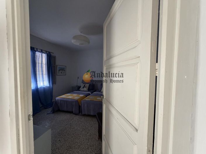 Image No.30-3 Bed Property for sale