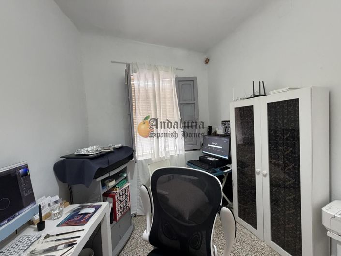 Image No.34-3 Bed Property for sale