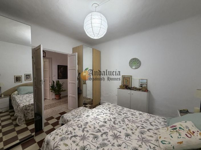 Image No.35-3 Bed Property for sale