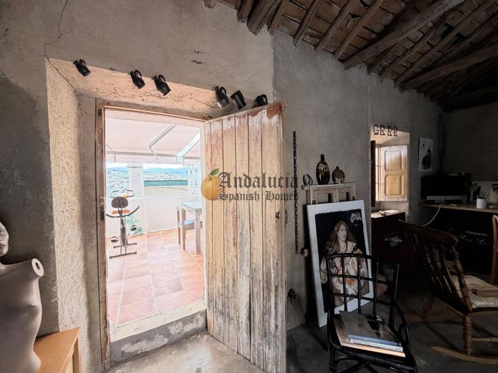 Image No.40-3 Bed Property for sale