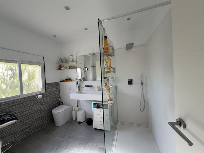 Image No.19-4 Bed Property for sale
