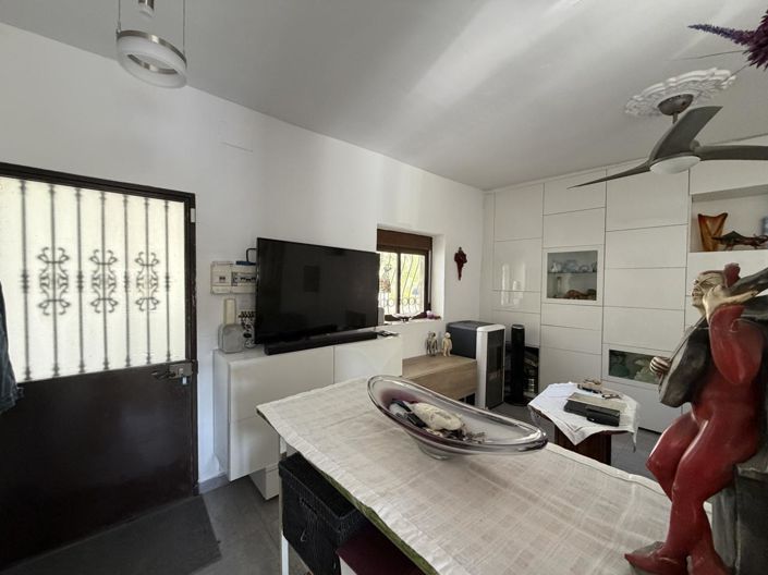 Image No.20-4 Bed Property for sale