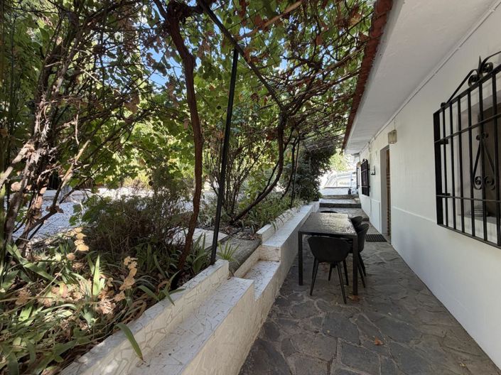 Image No.28-4 Bed Property for sale