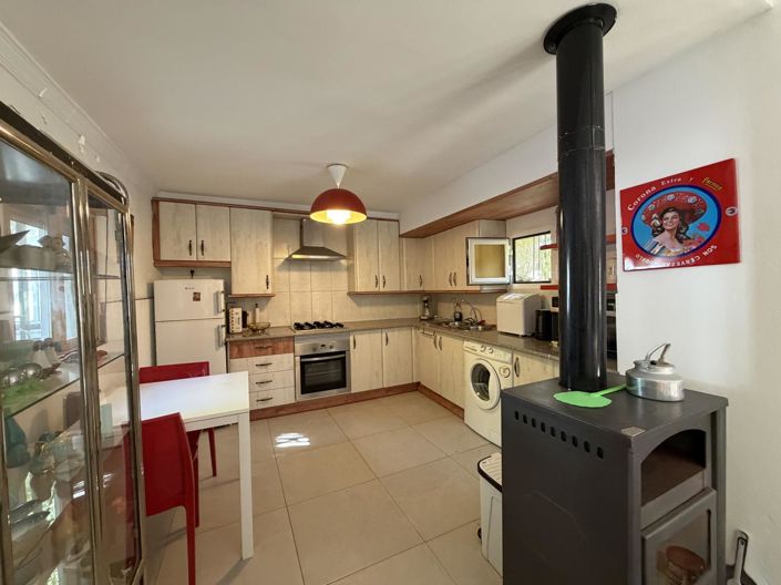 Image No.32-4 Bed Property for sale